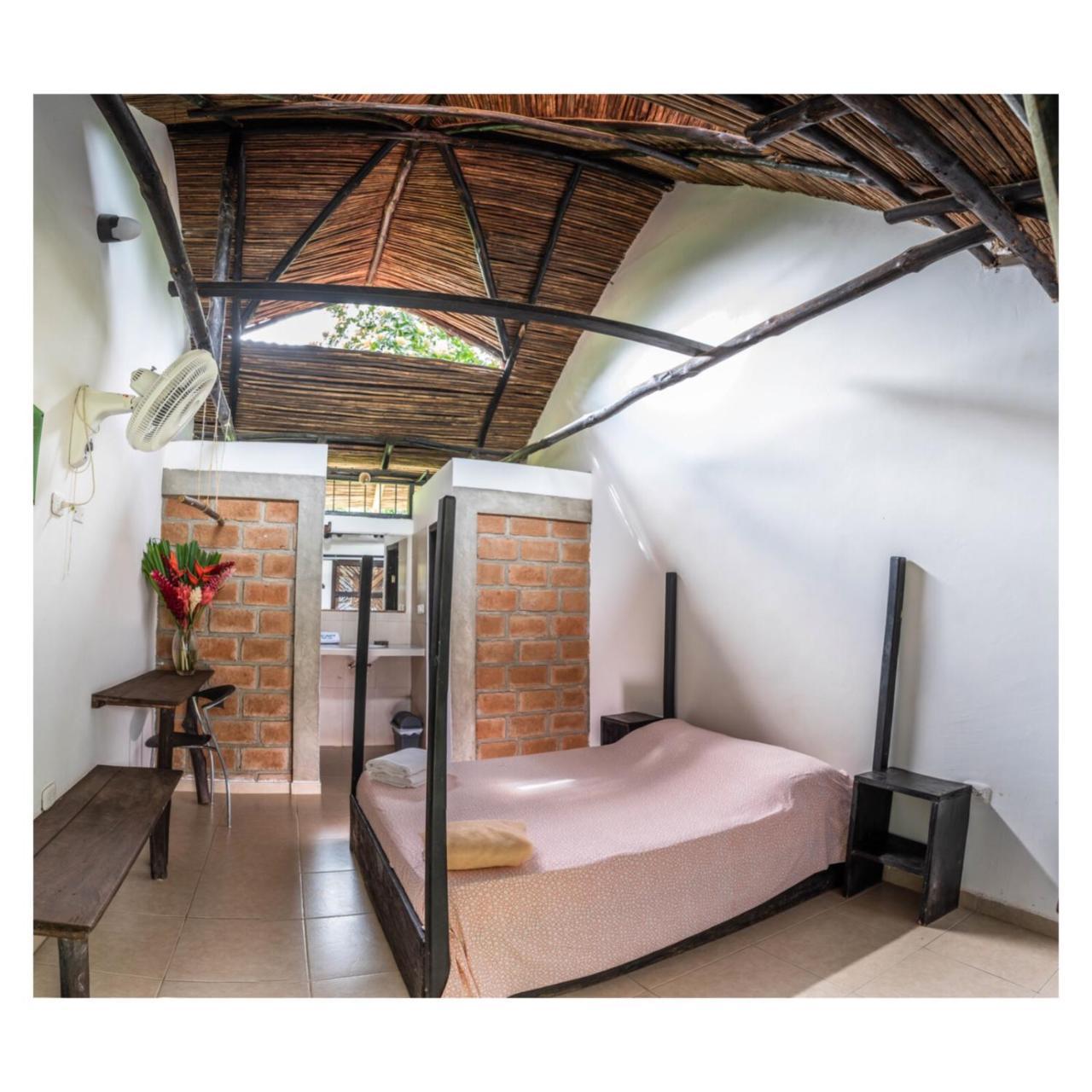 Hostal La Media Luna פאלומינו מראה חיצוני תמונה